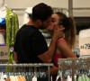 Rafael Cardoso e Vivian Linhares foram flagrados aos beijos logo após a separação do ator
