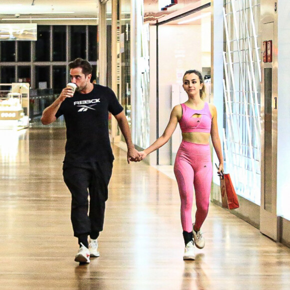 Vivian Linhares postou uma música com trechos que podem ter sido indiretas a Rafael Cardoso