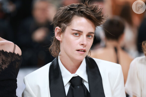 Kristen Stewart usou sobrancelhas marcadas para evento de moda em Nova York