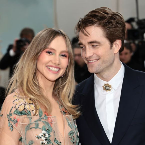 Robert Pattinson compareceu ao MET gala com a namorada, Suki Waterhouse