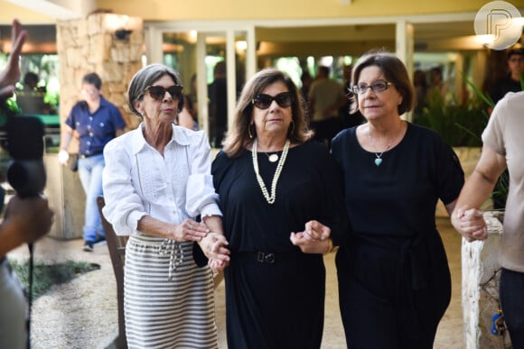 Filhas de Palmirinha prestaram últimas homenagens à mãe