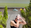 Nattan publicou um vídeo onde toma banho de cueca e blusa