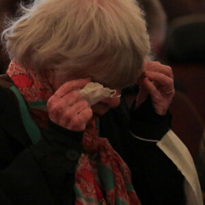 Irmã de Rita Lee, Virgínia Lee não conteve choro no velório da artista