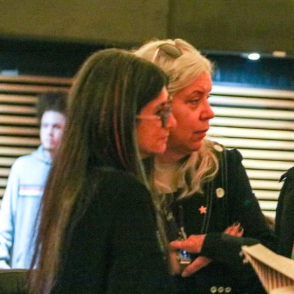 Irmã de Rita Lee se encontrou com Astrid Fontenelle no velório da cantora em 10 de maio de 2023