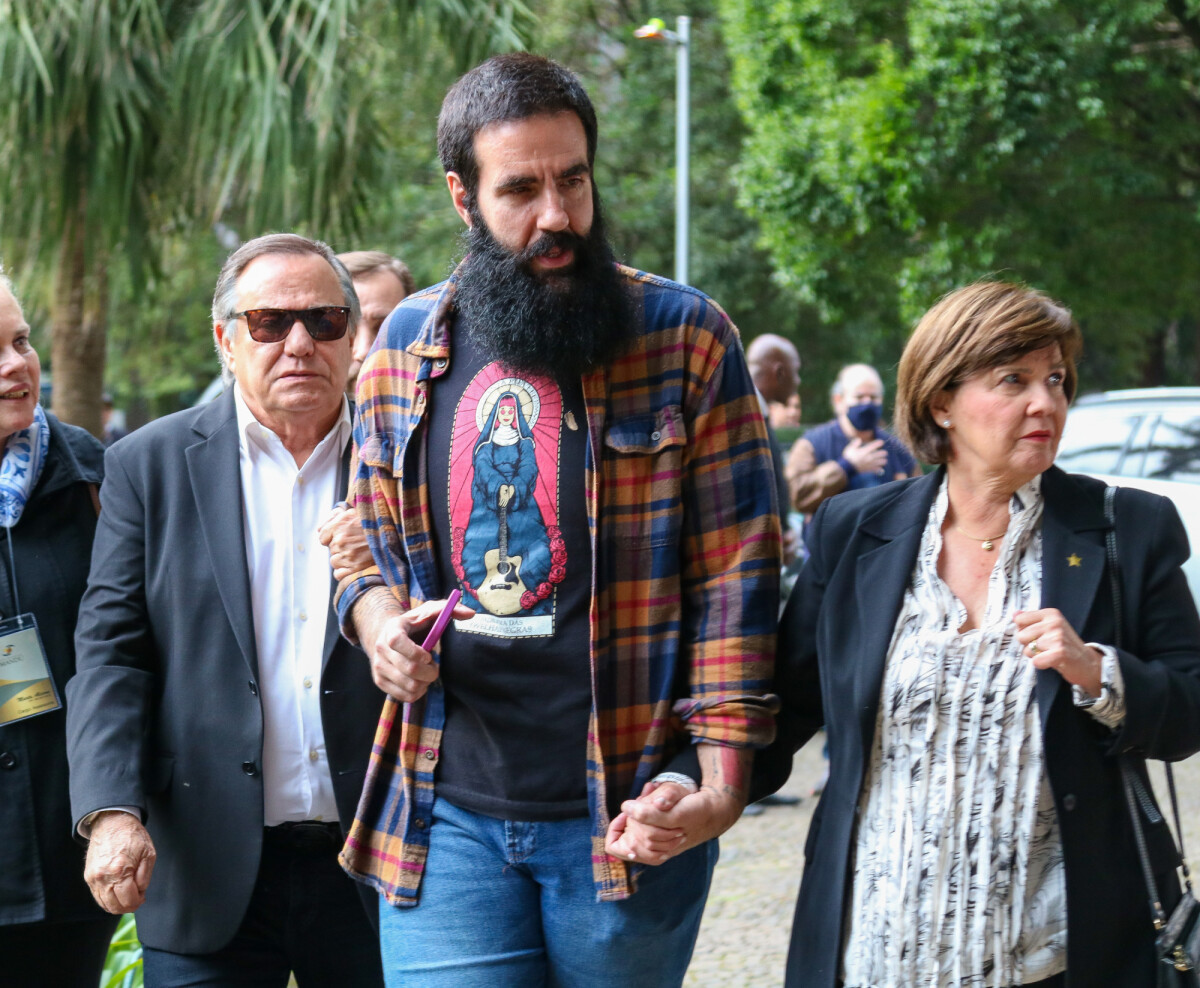 Foto: Ronnie Von e a mulher, Maria Cristina Rangel, velaram Rita Lee ...