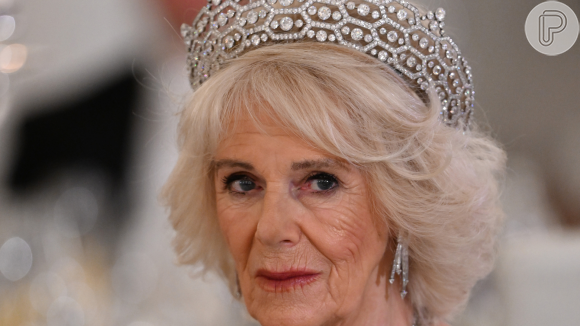 Camilla Parker-Bowles agora é a Rainha consorte, ou, simplesmente, Rainha, segundo pedido do Rei Charles III