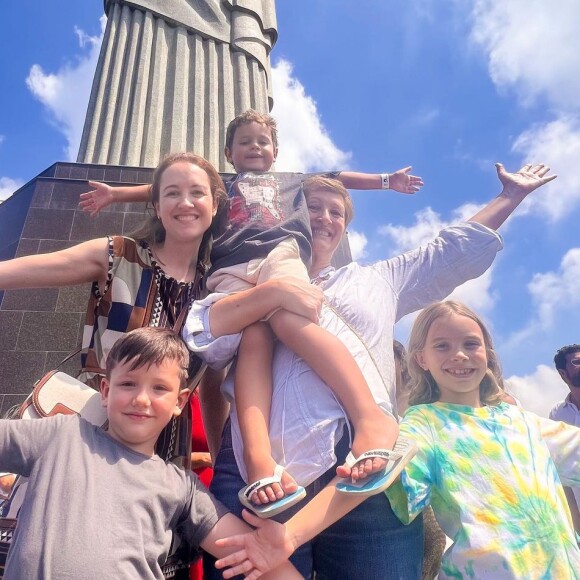 Mari Bridi visitou o Cristo Redentor com a mãe, Sonia Bridi, e os filhos