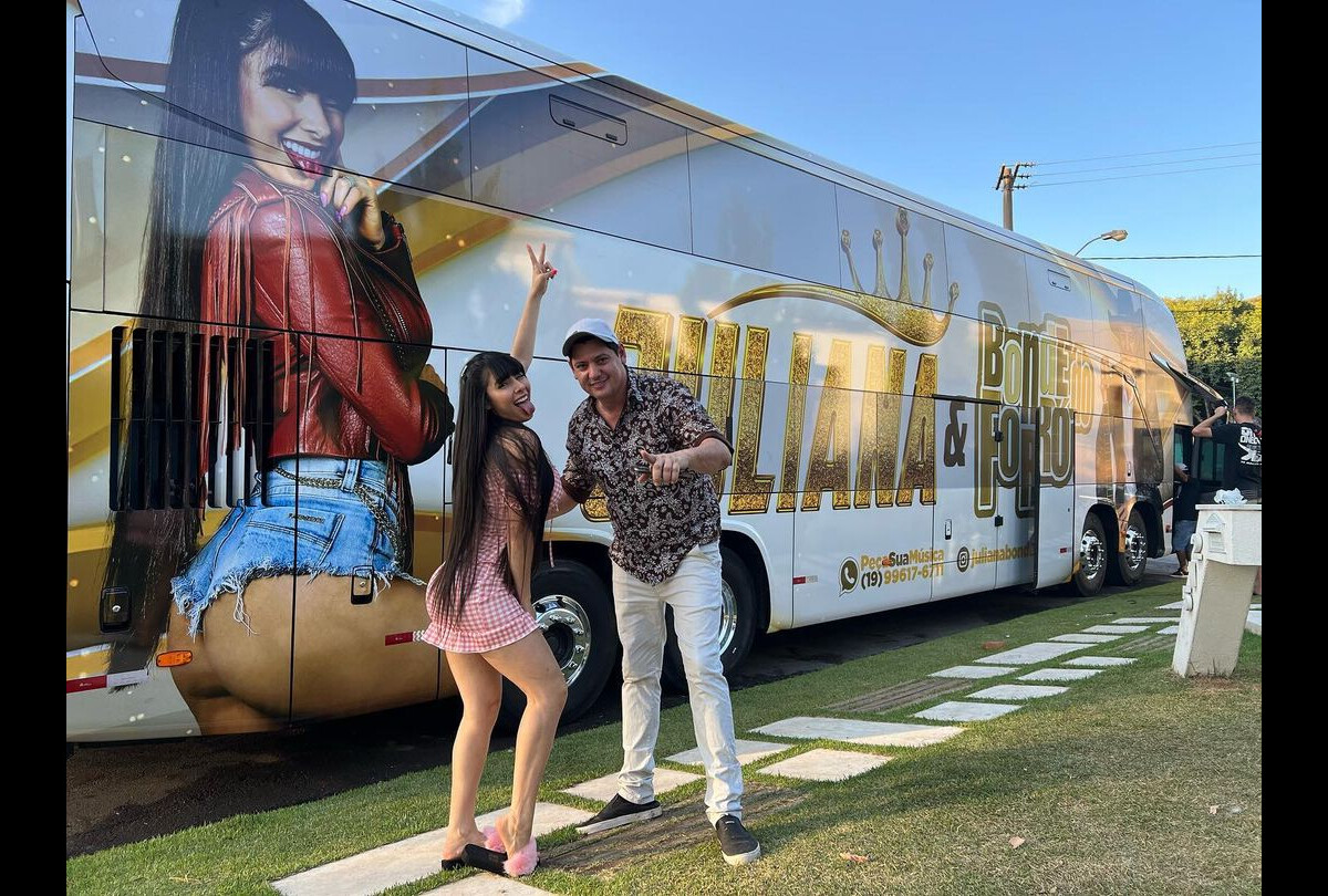 Foto: O ônibus do Bonde do Forró foi alvo de uma tentativa de assalto  quando passava nas proximidades de João Monlevade, município de Minas  Gerais - Purepeople