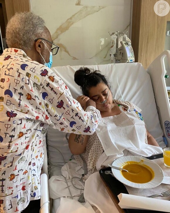 Preta Gil recentemente recebeu o carinho do pai, Gilberto Gil, no hospital