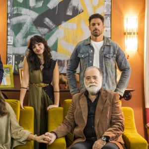 Na novela 'Terra e Paixão', Antônio (Tony Ramos) culpa o filho mais velho, Caio (Cauã Reymond), pela morte da primeira mulher, Agatha (Bianca Bin)