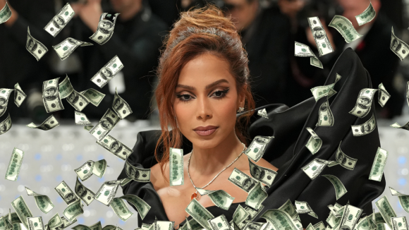 Anitta diz que não sabe quanto dinheiro tem... Ela ficaria chocada com o valor revelado por uma importante revista!