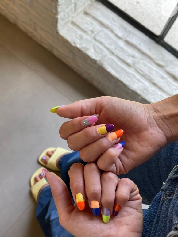 As unhas amendoadas ganham mais personalidade com o color block