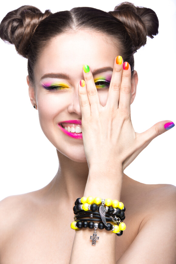 Que tal essa nail art degradê com color block?