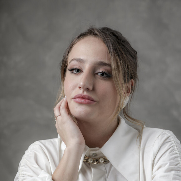 Bruna Griphao virou meme na web por causa do look do desfile