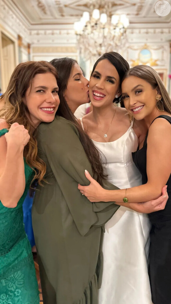 Casamento de Pérola Faria contou com a presença de Carla Diaz, Thaís Müller e Graziella Schmitt