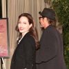 Brad Pitt e Angelina Jolie chegaram de mãos dadas à premiação