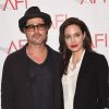 Brad Pitt e Angelina Jolie são homenageados no 15th annual AFI Awards, nos Estados Unidos, em 9 de janeiro de 2015