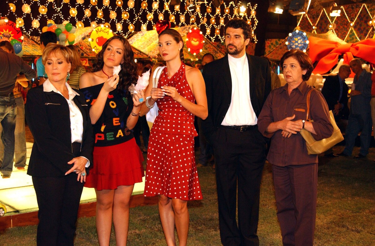 Foto Padre Pedro (Nicola Siri) larga a batina na reta final da novela 'Mulheres Apaixonadas Foto Padre Pedro (Nicola Siri) larga a batina na reta final da novela 'Mulheres Apaixonadas