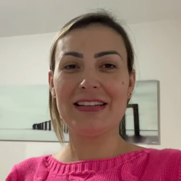 Andressa Urach está postando vários conteúdos para seus seguidores seja no Youtube ou Instagram.