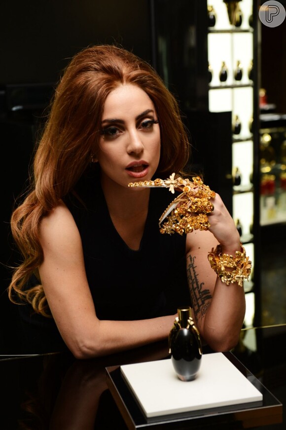 Lady Gaga operou devido a dores crônias e sinovite