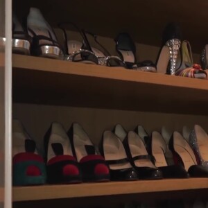 Luciana Gimenez tem um closet só de sapatos