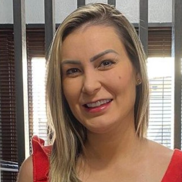 Andressa Urach escreveu dois livros para contar sobre o que passou na sua vida.