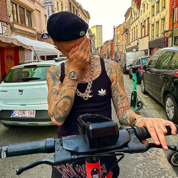 MC Daniel confirma separação de Mel Maia ao ser visto sem aliança