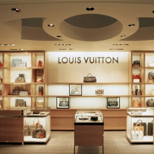 Diretor de criação da MSCHF Kevin Wiesner, que recriou bolsa da Louis Vuitton, diz que esse tipo de peça se tornou espécie de joia nos dias atuais