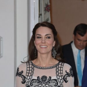 Príncipe William e Kate Middleton são os próximos na linha de sucessão ao trono britânico