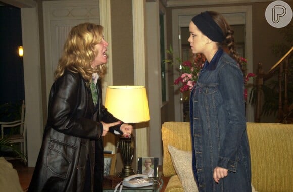 Nazaré (Renata Sorrah) e Carminha (Adriana Esteves) acham quem nenhum personagem descobrirá suas maldades
