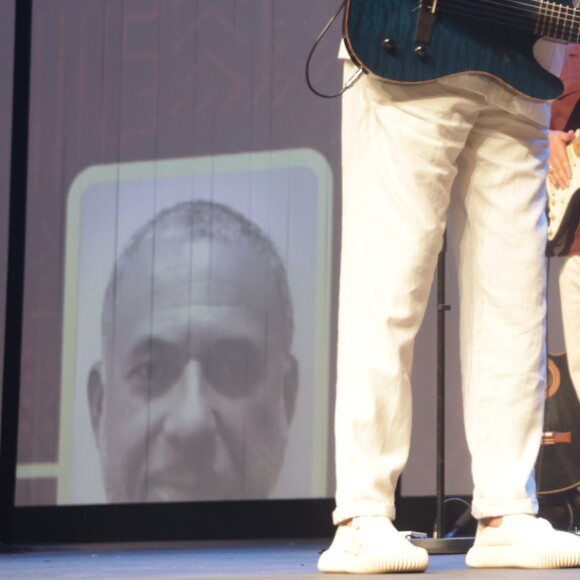 Preta Gil fez um manifesto durante a canção 'Vá se Benzer': 'Sou preta, sou gorda, sou bissexual, estou tratando um câncer e vou vencer'