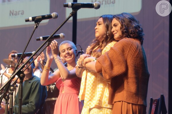Emocionada, Preta Gil ganhou o carinho da família em estreia da turnê brasileira de 'Nós A Gente'