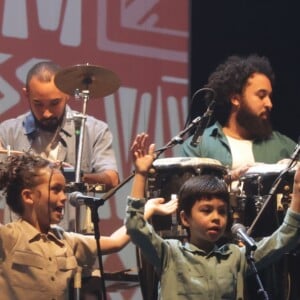 Gilberto Gil reúne filhos, netos e a bisneta em turnê