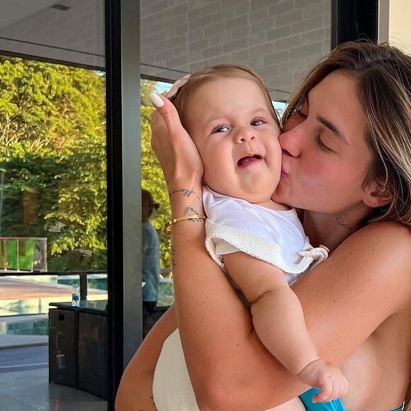 Virgínia Fonseca apareceu apertando a filha em um registro