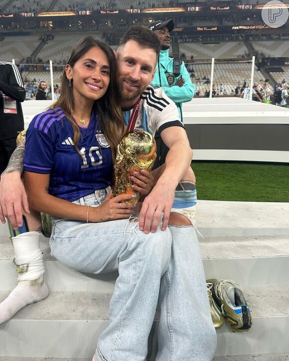 Messi e Antonela se conhecem desde a infância, porém se casaram oficialmente em 2017.