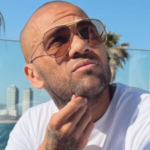 Daniel Alves enviou mensagem surpreendente para jovem que o acusa de estupro em boate da Espanha, reforçou inocência, e contou ainda ser casado com Joana Sanz