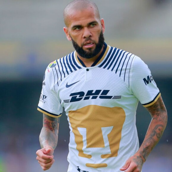 Daniel Alves foi preso em 20 de janeiro de 2023, acusado de estuprar uma jovem em boate da Espanha no último dia de 2022
