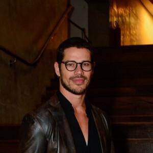 José Loreto e a jovem não identificada chamaram atenção de outras pessoas presentes na festa junina da novela 'Vai na Fé', como Carolina Dieckmann