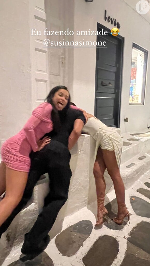 Simone Susinna e Anitta se divertem com Juliette durante férias na Grécia