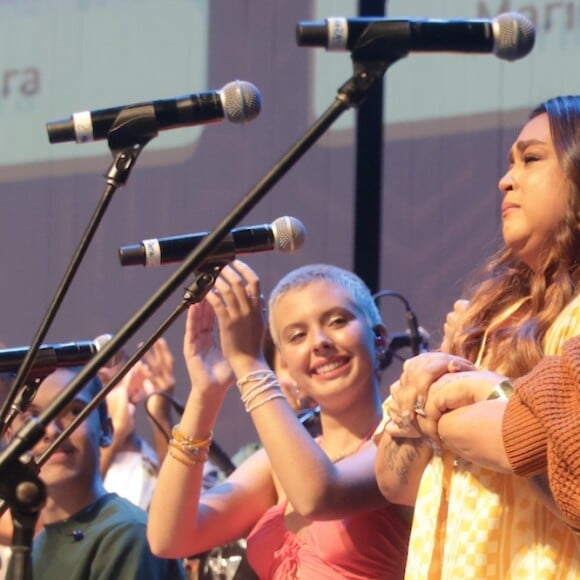 Preta Gil foi aclamada quando surgiu no show 'Nós A Gente'.