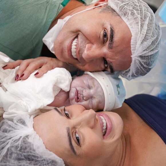 Claudia Raia deu à luz Luca aos 56 anos de idade