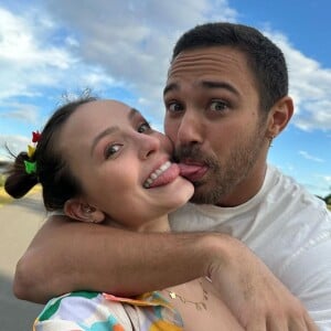 Larissa Manoela e André Luiz Frambach ficaram noivos há pouco tempo.