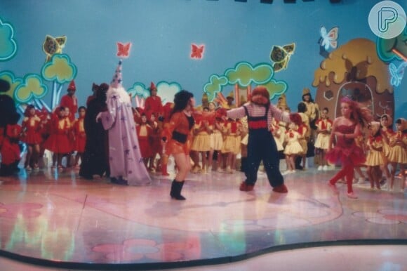 Simony apresentou programas infantis durante infância e adolescência, como o 'Show da Simony', no SBT entre 1989 e 1990