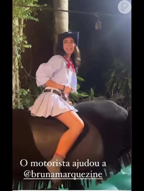 Bruna Marquezine divertiu os fãs ao surgir em vídeo brincando de touro mecânico