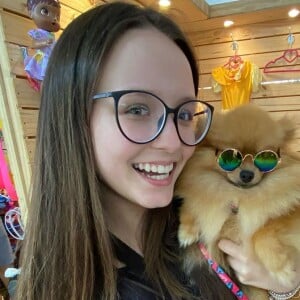 Larissa Manoela compartilhou fotos com sua pet: 'Vivi e proporcionei para você tudo que estava ao meu alcance para te fazer feliz e te dar a melhor qualidade de vida possível, mas ainda era muito pouco perto de tudo que você merecia'