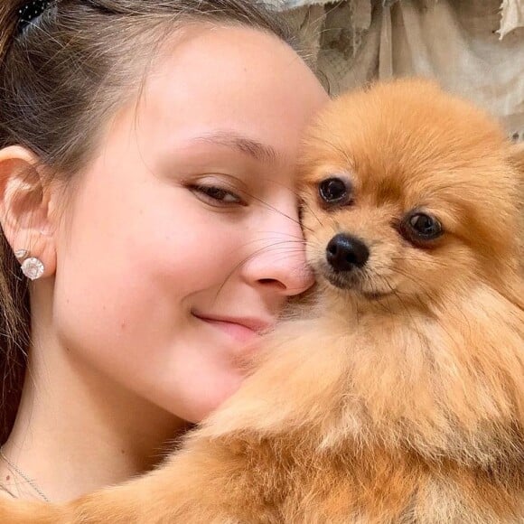 Larissa Manoela compartilhou fotos com sua pet, que morreu de forma inesperada