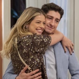 Graça (Agatha Moreira) traiu Daniel (Johnny Massaro) na novela 'Terra e Paixão' e vai levar uma surra de cinto do pai