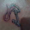 Detalhe da tatuagem feita pelo namorado de Naná: 'Agora só falta o cadeado'