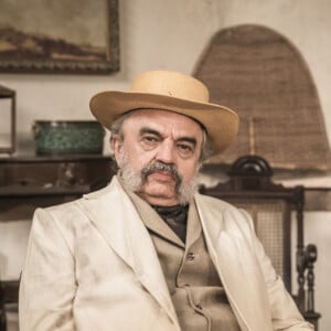 José Dumont integrou o elenco de várias novelas como 'Nos Tempos do Imperador'