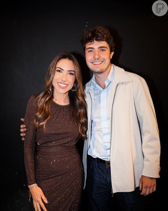 João Augusto, filho de Gugu Liberato e Rose Miriam, recebeu troféu das mãos de Patrícia Abravanel, filha de Silvio Santos